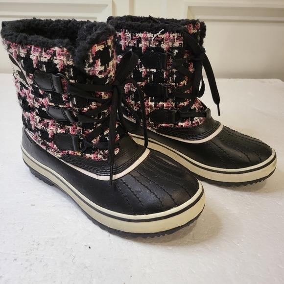 Sorel boots - Picture 2 of 10